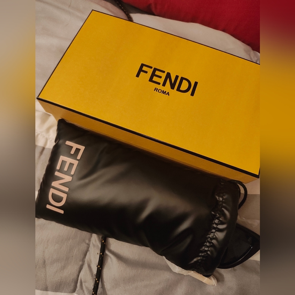 Fendi Sunglasses - Picture 3 of 4